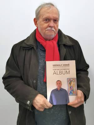 Barnóczky György festőművész a könyvvel